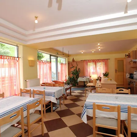 Guest house Landhaus Alpenrose - Feriendomizile Pichler