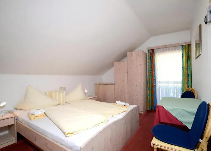 Landhaus Alpenrose - Feriendomizile Pichler Guest house Heiligenblut