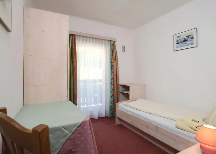 Landhaus Alpenrose - Feriendomizile Pichler Guest house Heiligenblut