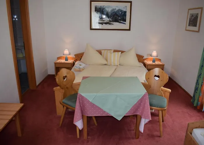 Guest house Landhaus Alpenrose - Feriendomizile Pichler