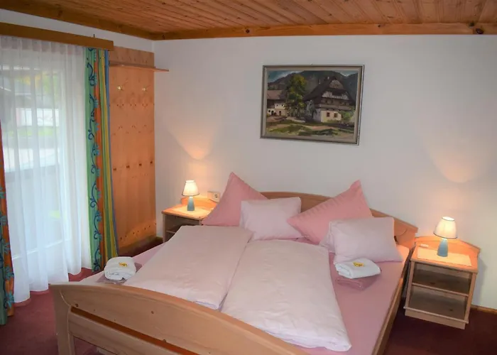 Landhaus Alpenrose - Feriendomizile Pichler 3* Хайлигенблут