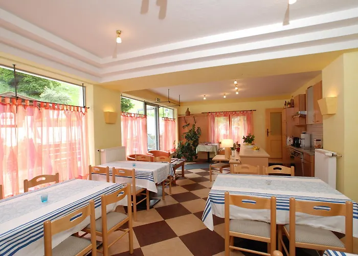 Гостевой дом Landhaus Alpenrose - Feriendomizile Pichler