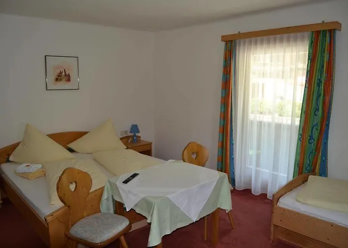 Guest house Landhaus Alpenrose - Feriendomizile Pichler